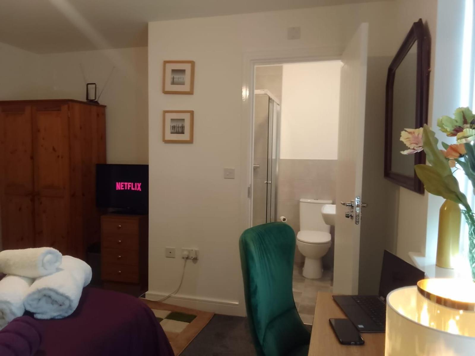 Ideal Home & Cottage Inviting 4 Bedroom Apartments Walsall Exterior foto