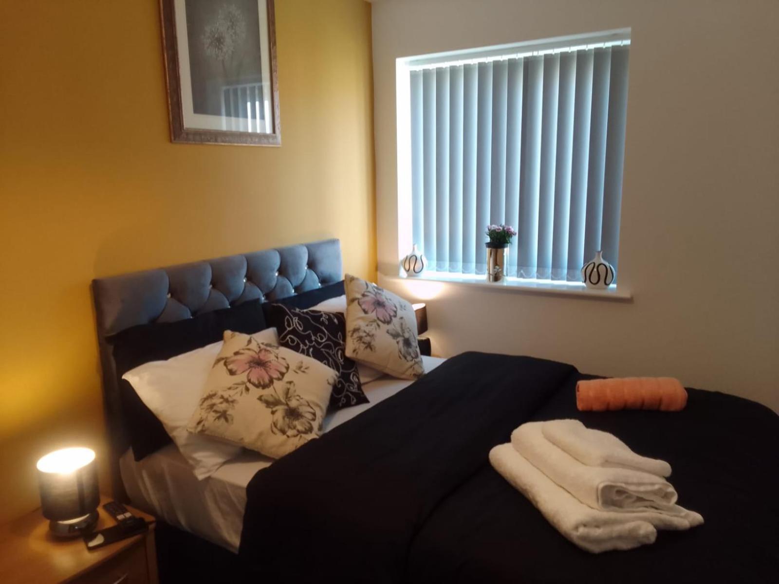 Ideal Home & Cottage Inviting 4 Bedroom Apartments Walsall Exterior foto