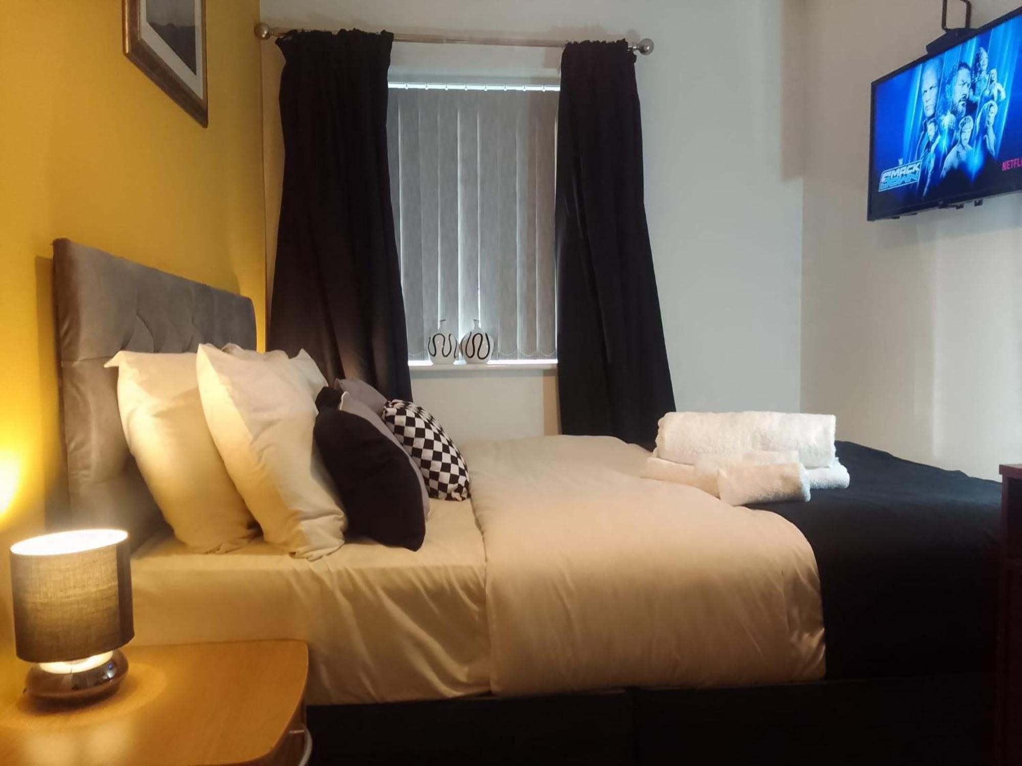 Ideal Home & Cottage Inviting 4 Bedroom Apartments Walsall Exterior foto