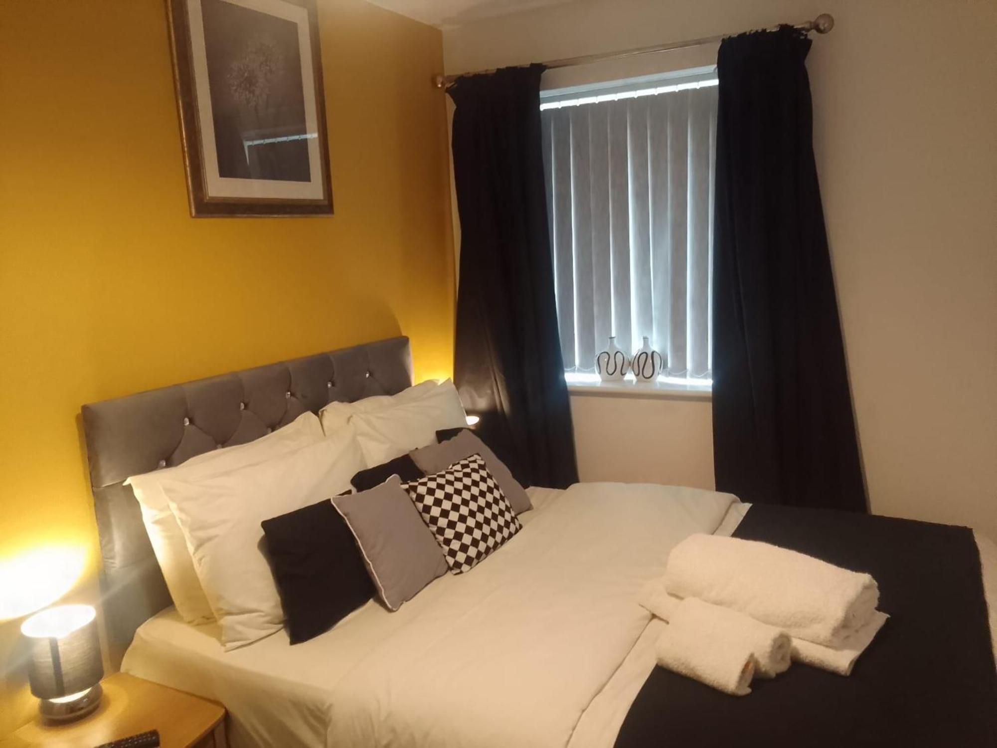 Ideal Home & Cottage Inviting 4 Bedroom Apartments Walsall Exterior foto